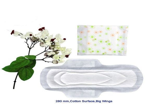 Белое PE Backsheet подогнало Hypoallergenic санитарные пусковые площадки для тяжелого кровотечения